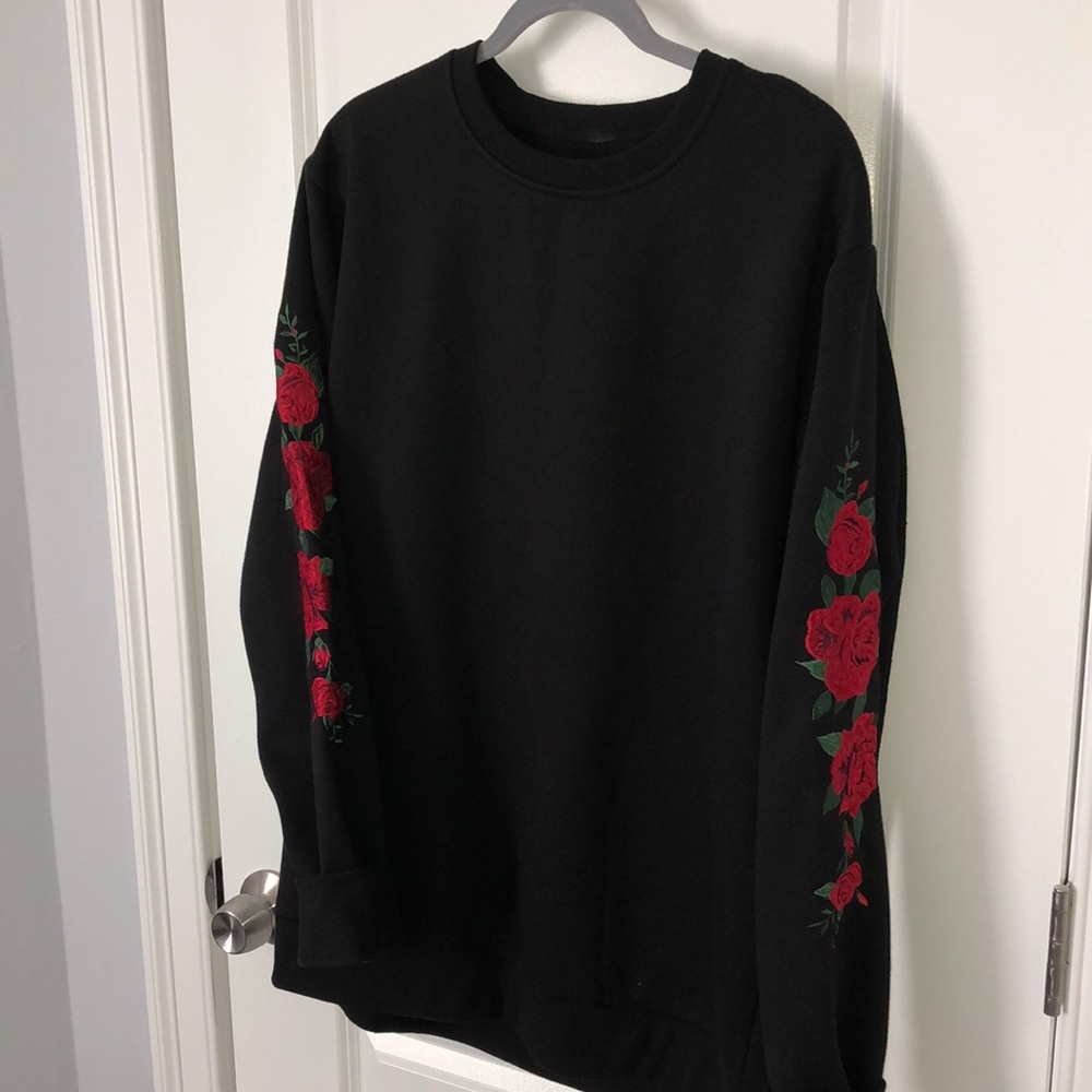 NWOT Forever 21 Men Rose Embroidered Sweatshirt